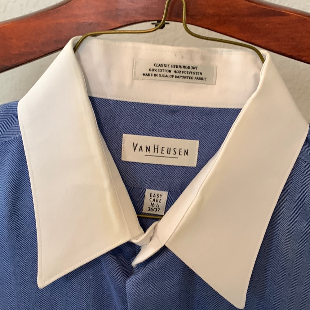 Mens Van Heusen dress shirt